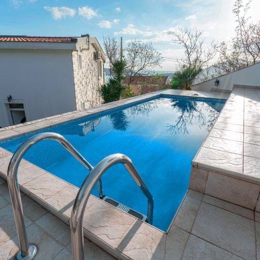 Seasonal Rental: Beautiful Furnished Villa with Pool in Bečići, Budva, Montenegro