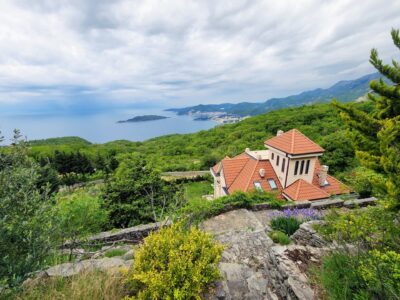 🌟 For Sale: Exquisite Villa in Montenegro 🇲🇪 on the Prestigious Budva Riviera 🌟