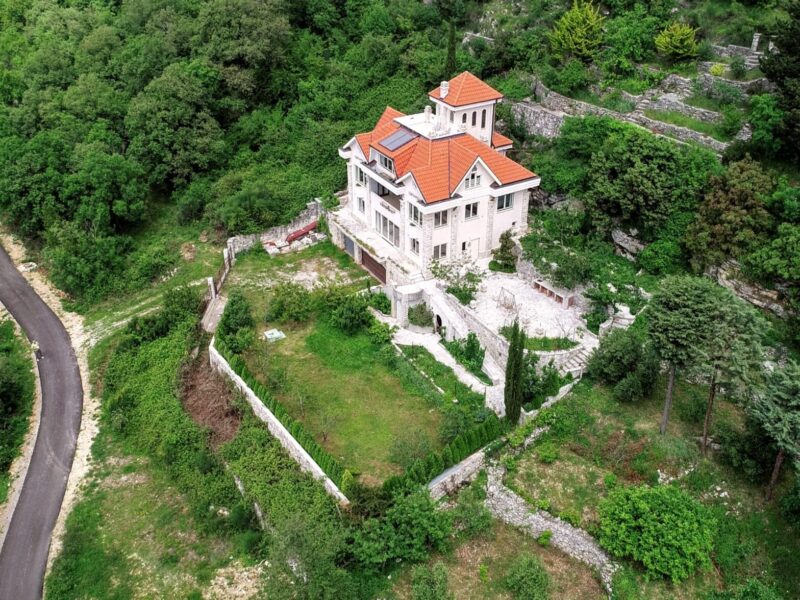 🌟 For Sale: Exquisite Villa in Montenegro 🇲🇪 on the Prestigious Budva Riviera 🌟