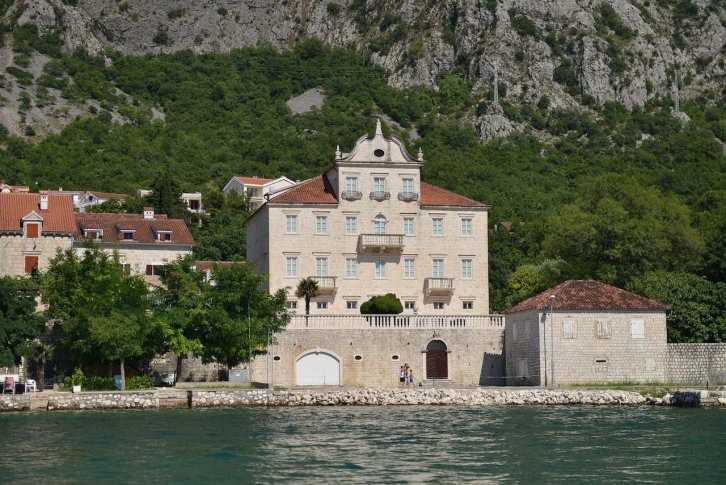 🏰 A Rare Jewel: 18th Century Baroque Castle with Private Dock in Montenegro! 🏰